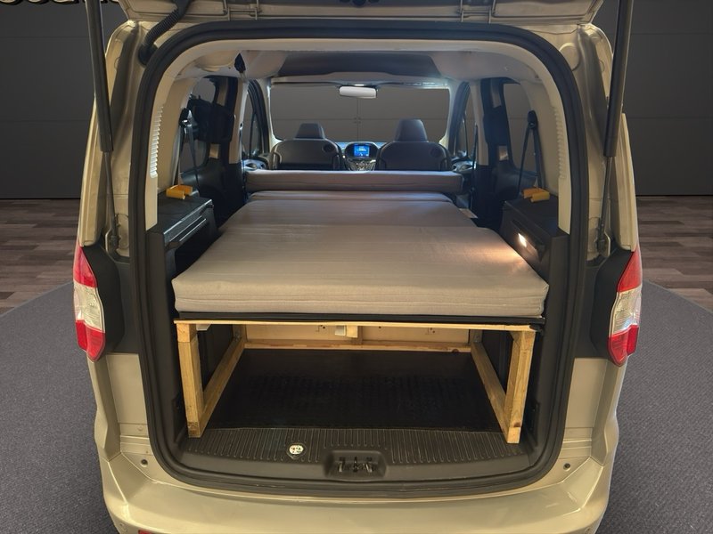 Ford Transit Courier 2017, foto 18