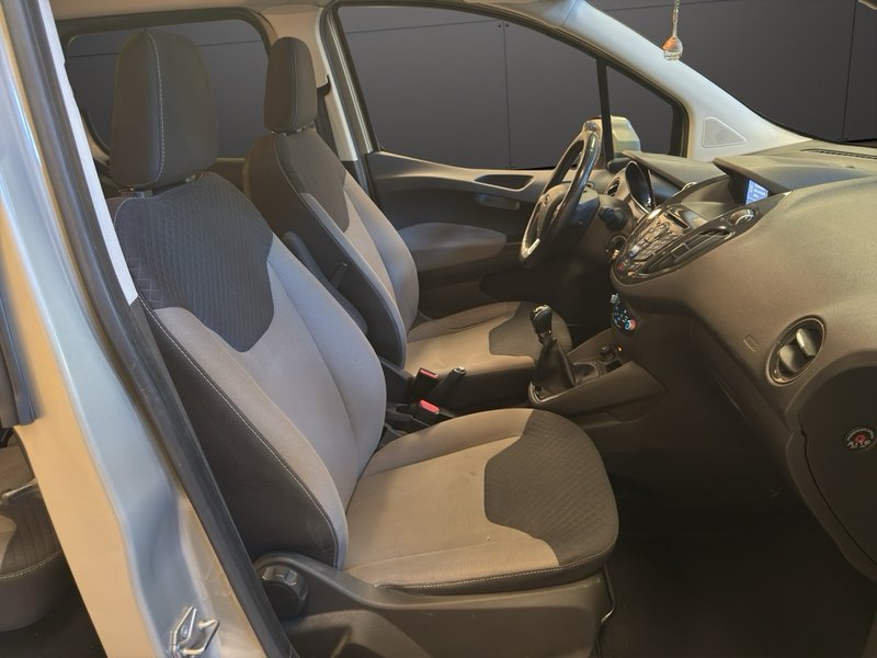 Ford Transit Courier 2017, foto 15