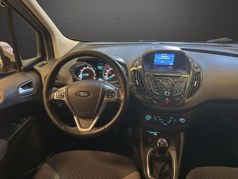 Ford Transit Courier 2017, foto 13