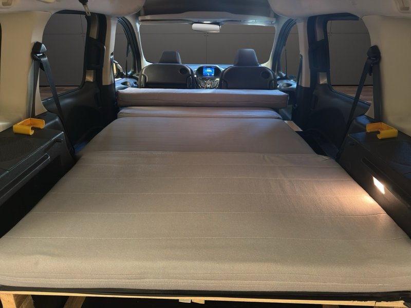 Ford Transit Courier 2017, foto 20