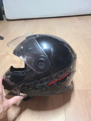 Casco modular Astone moto.