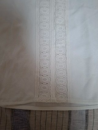 Camiseta Blanca con Detalle de Encaje