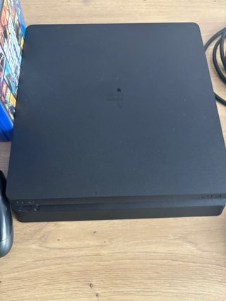 PS4 Slim 1TB Nera + 6 Giochi + 2 Controller