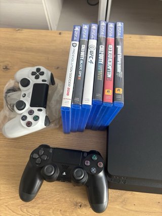PS4 Slim 1TB Nera + 6 Giochi + 2 Controller