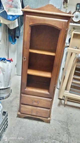 Vitrina de madera maciza