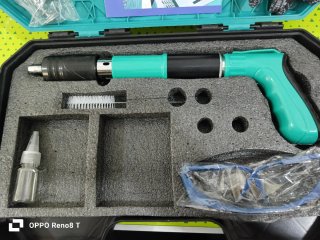Pistola de Clavos con Maletín