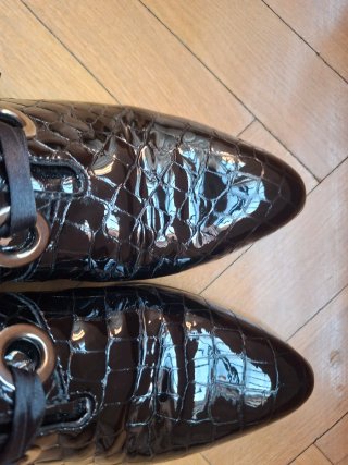 Botines charol piel negros