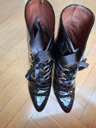 Botines charol piel negros