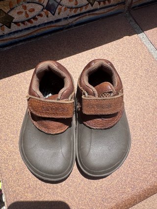 Zapatos Crocs Cerrados Talla 23/24