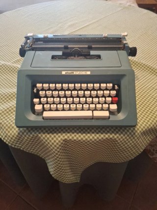 Máquina de escribir Olivetti Studio 46