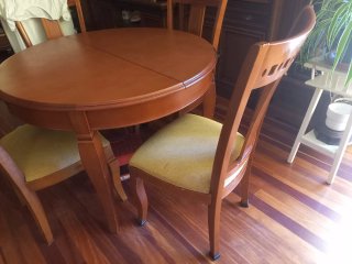 Mesa de Salón y 4 Sillas de Madera de Cerezo