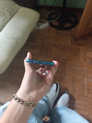 Teléfono LG Verde Nuevo Sin Usar