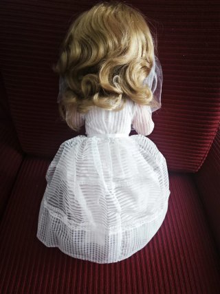 Muñeca de Comunión con Vestido Blanco de Gesmar