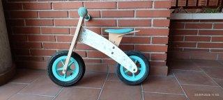 Bicicleta de madera sin pedales para niños