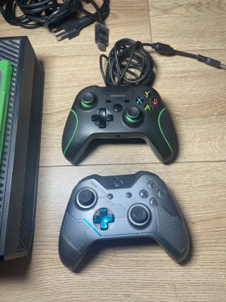 Xbox One con 2 Mandos y Juego