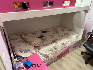 Litera infantil rosa y blanca