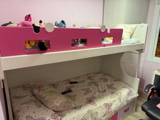 Litera infantil rosa y blanca