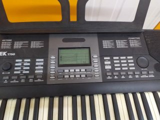 Piano Electrónico con Soporte