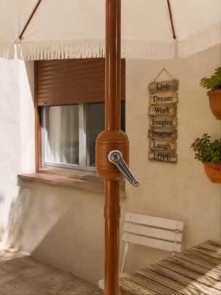 SOMBRILLA DE JARDIN BLANCA CON FLECOS