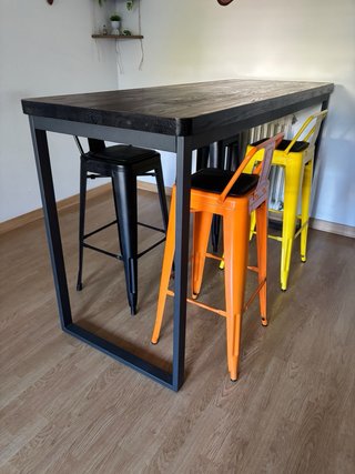 Mesa alta estilo industrial + 4 taburetes metalico