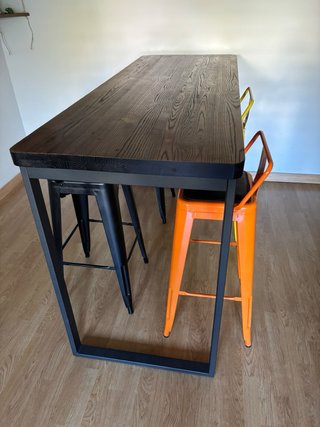 Mesa alta estilo industrial + 4 taburetes metalico