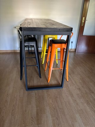 Mesa alta estilo industrial + 4 taburetes metalico