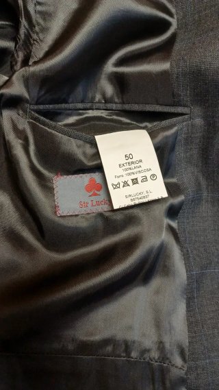 Chaqué Completo con chaleco, camisa y corbata roja