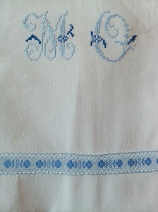 Juego de sábanas bordadas azul y blanco