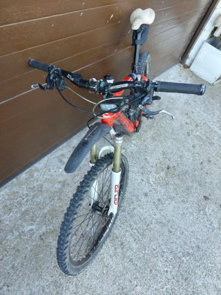 Bicicleta de Montaña Focus Roja