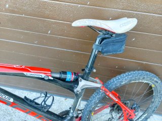 Bicicleta de Montaña Focus Roja
