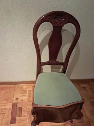 4 Sillas Antiguas + Mesa de Regalo