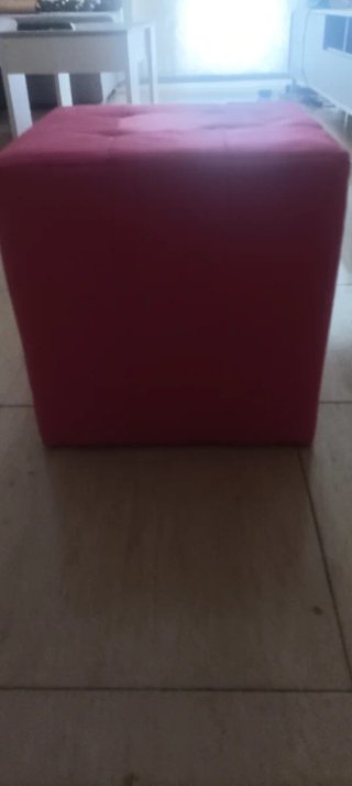 Puf rosa de tela