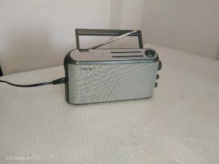 Radio Sony ICF-703 AM/FM.