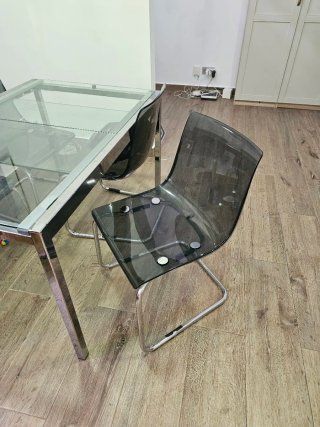 Mesa Comedor Cristal IKEA GLIVARP + 4 Sillas