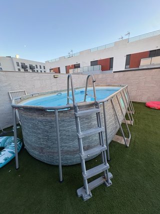 Piscina desmontable beige y azul