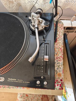 Giradiscos Technics SL-1210 M5G