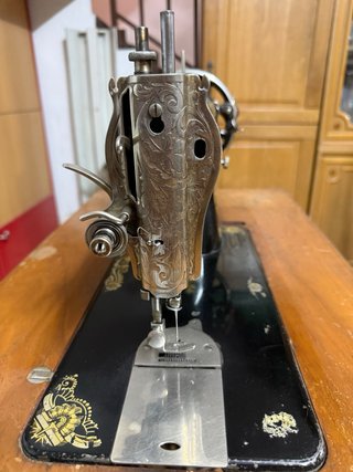 Máquina de coser Singer con mueble