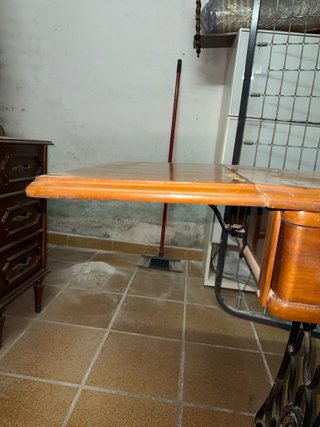 Máquina de coser Singer con mueble