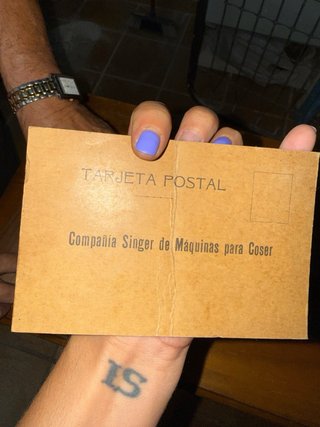 Máquina de coser Singer con mueble