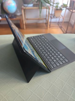 Surface Pro 7 i5 8GB 238GB Batteria all'85%