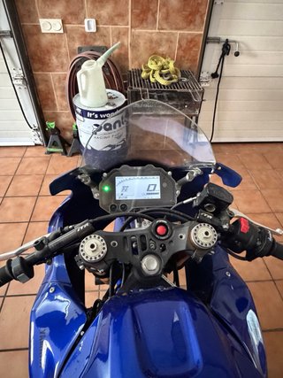 YAMAHA R3