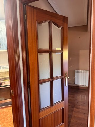 5 Puertas de Madera Oscura