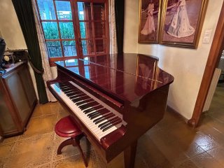 Piano de Cola Yamaha G1 Japonés. Excelente estado.