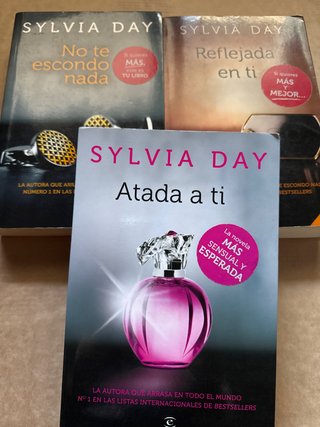 No te escondo nada, reflejada en ti, atada a ti