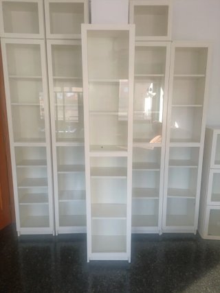 5 Estanterías Billy Oxberg con Puertas de Vidrio