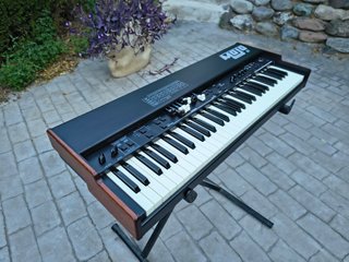Crumar Mojo 61 con Flightcase a medida