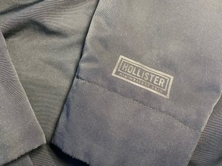 Abrigo Negro Hollister