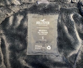 Abrigo Negro Hollister