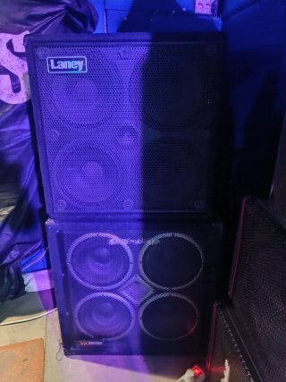 2 Pantallas para Bajo.  Laney y hartque