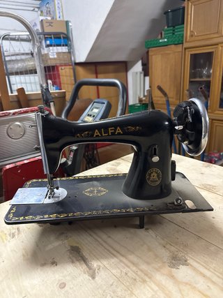 Máquina de coser Alfa